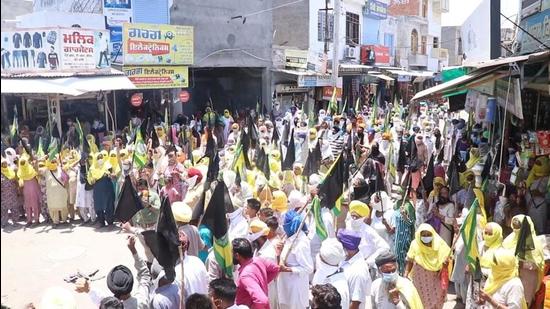 Protesters raising slogans against the Centre during the black flag agitation in Sangrur on Wednesday. (HT Photo) Protesters raising slogans against the Centre during the black flag agitation in Sangrur on Wednesday. (HT Photo)
