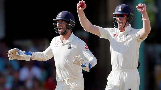 England's Ben Foakes (L)(REUTERS)