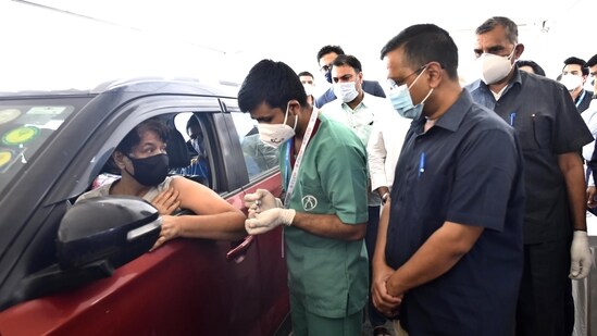 Delhi Chief Minister Arvind Kejriwal at Delhi’ first drive-in Covid-19 vaccination drive, at a Mall in Sector 14, Dwarka, in New Delhi, India.(Vipin Kumar /HT PHOTO)