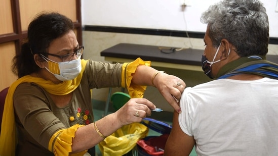 Nearly one in every four eligible residents in the Capital has received at least one shot till May 26, the highest universal coverage for at least one jab among India’s 20 most populous regions.(Arvind Yadav/HT PHOTO)