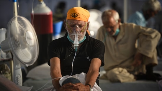 New Delhi, India - May 27, 2021: Patients undergoing treatment at the Covid-19 Care centre setup in Rakab Ganj Gurudwara, New Delhi, India, on Thursday, May 27, 2021. (Sanchit Khanna/HT PHOTO) New Delhi, India - May 27, 2021: Patients undergoing treatment at the Covid-19 Care centre setup in Rakab Ganj Gurudwara, New Delhi, India, on Thursday, May 27, 2021. (Sanchit Khanna/HT PHOTO)