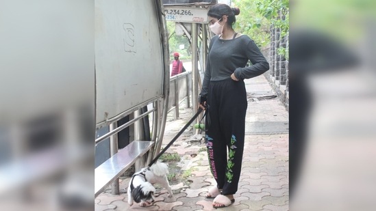 During her outing, the 20-year-old was spotted wearing a very comfy outfit.(Varinder Chawla)