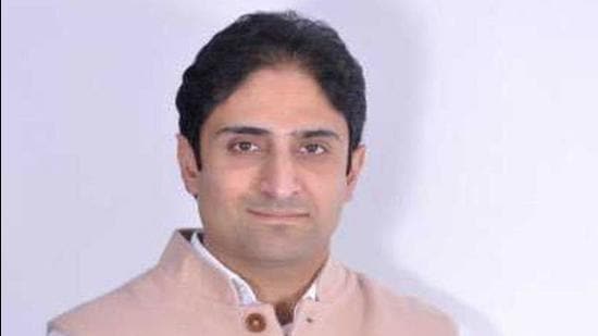 Mattu, who is also an Apni Party leader, had written to the government on Saturday seeking removal of Mir and his repatriation to his parent department housing and urban development department (HUDD). (HT File) Mattu, who is also an Apni Party leader, had written to the government on Saturday seeking removal of Mir and his repatriation to his parent department housing and urban development department (HUDD). (HT File)