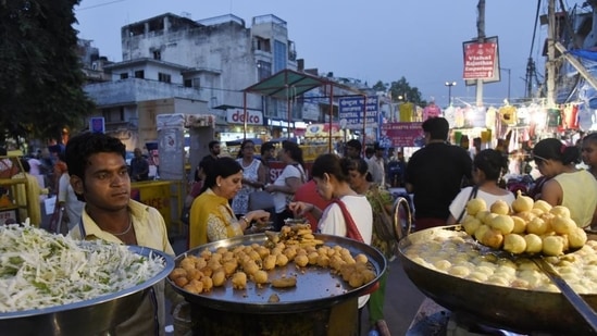 Nirmal Jain, mayor of EDMC, said under the new policy, licences will be issued for e-cart (battery operated) for the sale of packaged food.(HT file photo) Nirmal Jain, mayor of EDMC, said under the new policy, licences will be issued for e-cart (battery operated) for the sale of packaged food.(HT file photo)