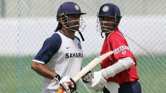 MS Dhoni (L) and Robin Uthappa train in the nets in 2007. (Getty Images)