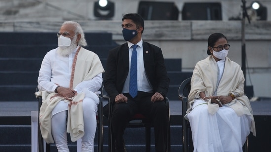 Mamata Banerjee met PM Modi for a short period of time on Friday citing she had to meet other state officials regarding cyclone Yaas. The last time both leaders met was during the Parakram divas celebrations on the occasion of the 125th birth anniversary of Netaji Subhas Chandra Bose at Victoria Memorial Hall In january. ( Samir Jana / Hindustan Times File Photo)