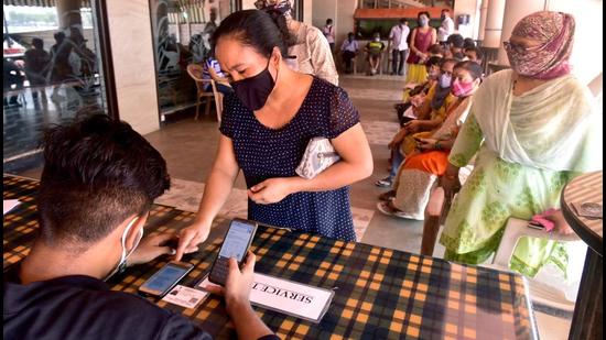 Beneficiaries wait in a queue to get vaccinated against Covid-19 at Radio Club Vaccination Centre, Colaba, in Mumbai, India, on Thursday, May 27, 2021. (Photo by Anshuman Poyrekar/Hindustan Times) (Anshuman Poyrekar/HT photo)