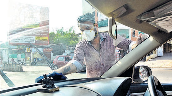 Cab driver Chetan Kharote has stopped business because he cannot afford fuel. (SHANKAR NARAYAN/HT) Cab driver Chetan Kharote has stopped business because he cannot afford fuel. (SHANKAR NARAYAN/HT)