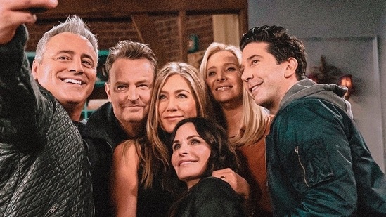 The FRIENDS gang during the episode.