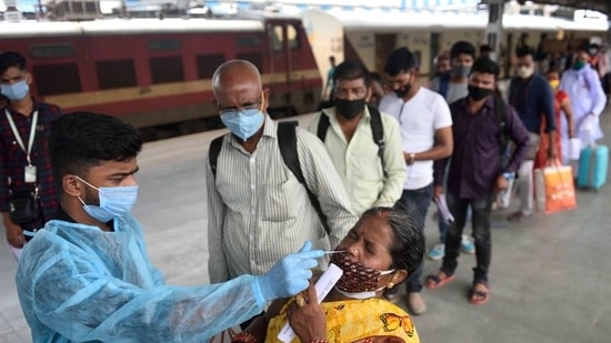 Mumbai recorded 924 new Covid-19 cases and now the capital city’s caseload stands at 702,522. (HT archive) Mumbai recorded 924 new Covid-19 cases and now the capital city’s caseload stands at 702,522. (HT archive)