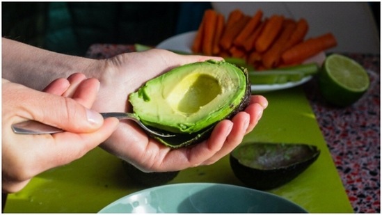 Avocado and flaxseed: Add 1 avocado, 2 tablespoon flaxseed meal, 2 tablespoon milk and 1 tablespoon honey in a blender and blend. Apply this mixture 45 minutes before going to bed. Wash your face in the morning with lukewarm water and you will have fresh-looking skin.(Unsplash)