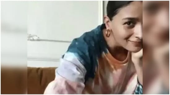 Alia Bhatt: Tie-dye outfits are many Bollywood celebs favourites. In one of Alia's Instagram stories, the actor was seen wearing an oversized tie-dye sweatshirt which cost Rs. 1990.(Instagram/aliabhatt)