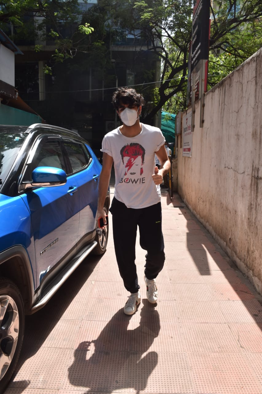 Ibrahim Ali Khan snapped at a clinic in Bandra, in Mumbai. He is the son of actor Saif Ali Khan and Amrita Singh. Ibrahim Ali Khan snapped at a clinic in Bandra, in Mumbai. He is the son of actor Saif Ali Khan and Amrita Singh.