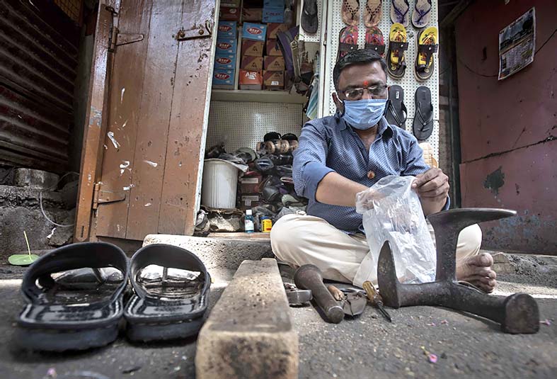 Prakash Karangle, a cobbler, at work near Shanipar chowk, on Thursday. (Pratham Gokhale/HT Photo) Prakash Karangle, a cobbler, at work near Shanipar chowk, on Thursday. (Pratham Gokhale/HT Photo)
