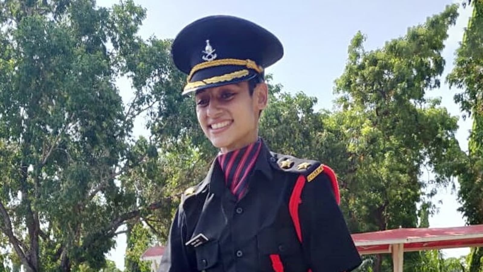 Pulwama hero's widow completes mission to become an army officer ...