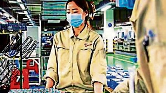 The PLI scheme requires firms to commit to build a unit of at least 5GWh capacity.(Bloomberg) The PLI scheme requires firms to commit to build a unit of at least 5GWh capacity.(Bloomberg)