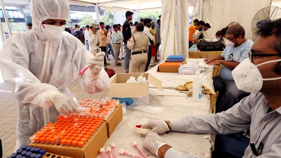 This is the first time since March 22, when 888 infections were recorded, that daily cases in Delhi have fallen below 1,000.(ANI) This is the first time since March 22, when 888 infections were recorded, that daily cases in Delhi have fallen below 1,000.(ANI)