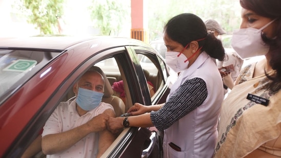 A health worker administers a dose of Covid-19 vaccine during a drive-in vaccination camp, at Chhatrasal Stadium, in New Delhi.(Arvind Yadav/HT PHOTO) A health worker administers a dose of Covid-19 vaccine during a drive-in vaccination camp, at Chhatrasal Stadium, in New Delhi.(Arvind Yadav/HT PHOTO)