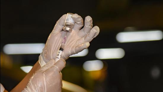 File photo: A health worker prepares a dose of Covid-19 vaccine before inoculating a beneficiary. (PTI)