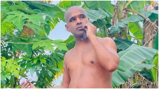 Kesh Lochan of Jain saints: Plucking of hair out by the hand is practised by Jain monks and nuns. In many of their texts, hair is often considered as a metaphor for human illusion, attachment and vanity. So they believe that by doing this they will attain Moksha or redemption. (Instagram/acharyashree_sunilsagarji)
