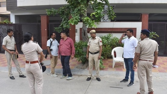 Representational: A woman lawyer on Friday attempted self-immolation in front of a police station but was stopped before she lit the matchstick.(Yogendra Kumar/HT PHOTO) Representational: A woman lawyer on Friday attempted self-immolation in front of a police station but was stopped before she lit the matchstick.(Yogendra Kumar/HT PHOTO)