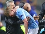 Manchester City's Kevin De Bruyne grimaces as he leaves the pitch during the Champions League final(AP) Manchester City's Kevin De Bruyne grimaces as he leaves the pitch during the Champions League final(AP)