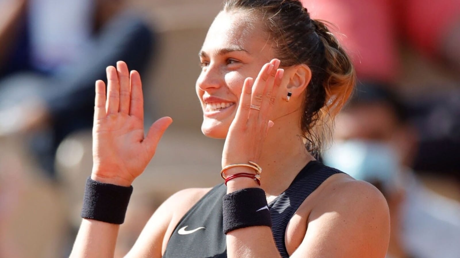 Sabalenka overcomes early scare to advance at Roland Garros - News Update