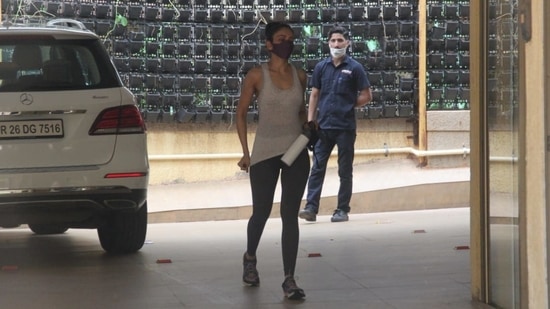 For the session, Rakul wore a beige halter neck figure-flaunting top and teamed it with a pair of black Yoga pants. (Varinder Chawla) For the session, Rakul wore a beige halter neck figure-flaunting top and teamed it with a pair of black Yoga pants. (Varinder Chawla)