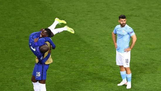 Chelsea players celebrate after winning the Champions League as Manchester City's Sergio Aguero looks dejected. (Pool via REUTERS)