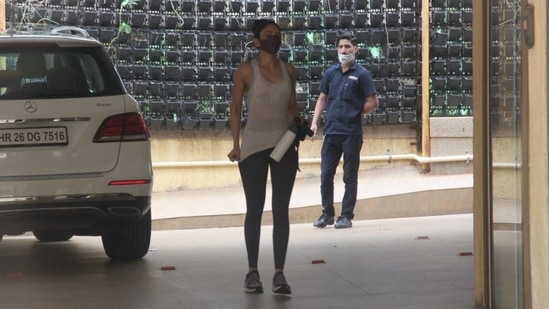 The actor completed her look with a pair of black sneakers, a matching face mask and tied her hair in a top knot. (Varinder Chawla) The actor completed her look with a pair of black sneakers, a matching face mask and tied her hair in a top knot. (Varinder Chawla)