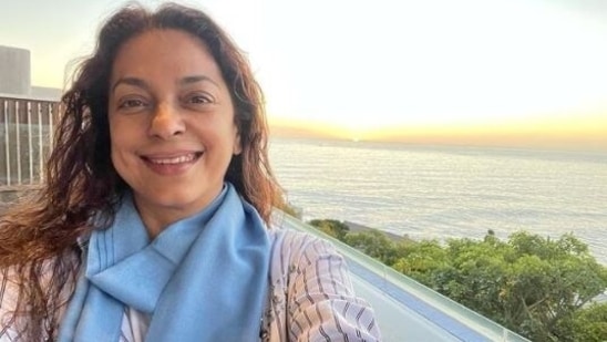 Juhi Chawla shares a candid selfie with the setting sun in the background, see here | Entertainment News - Hindustan Times