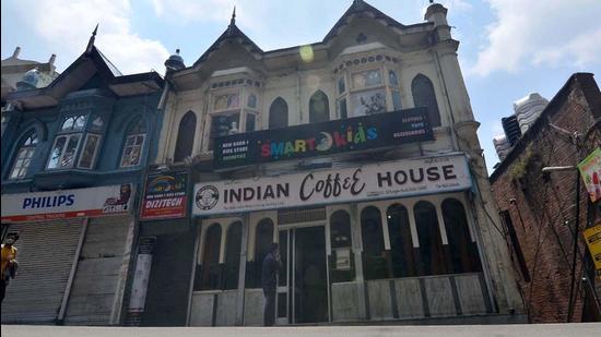 With the Indian Coffee House being one of the busiest businesses in town, the society had opened another branch in Shimla near the State Bank’s main branch around one-and-a-half years ago but it had to be closed in March amid accruing losses, the older branch seems to be resigned to a similar fate.    (Deepak Sansta / HT)