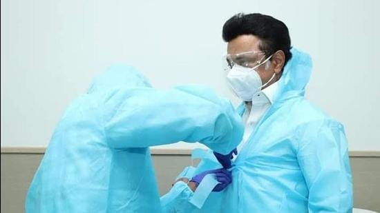 Tamil Nadu chief minister MK Stalin on Sunday wore a PPE suit over his traditional attire to visit patients inside a Covid-19 ward at a hospital in Coimbatore district. (HT PHOTO.)