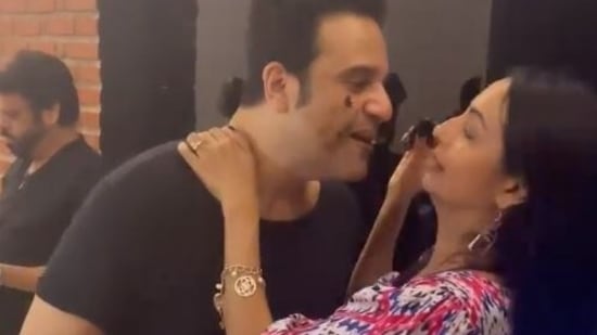 Krushna Abhishek and Kashmera Shah kiss as they celebrate his birthday.