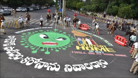 Hyderabad artist raises awareness about Covid-19 lockdown with graffiti on road(Twitter/mounika_THI)