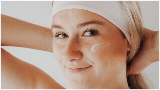 Primer: This acts as a barrier and prevents your moisturiser and skin’s oil balance from mixing with your makeup.(Unsplash)