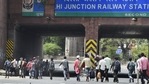 Labourers seen near New Delhi railway station on Sunday.(Arvind Yadav/HT PHOTO) Labourers seen near New Delhi railway station on Sunday.(Arvind Yadav/HT PHOTO)