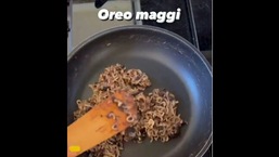 The image shows the preparation of Oreo Maggi.