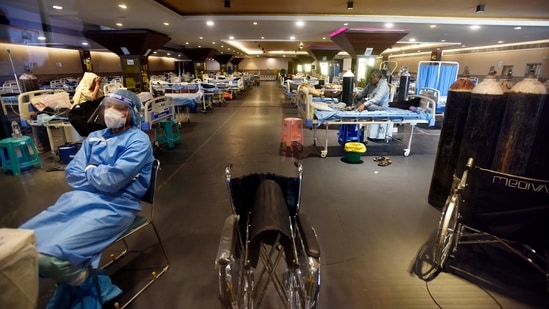 The temporary Covid care centre set up at Shehnai Banquet Hall attached to Lok Nayak Hospital.(Sanjeev Verma/HT PHOTO)