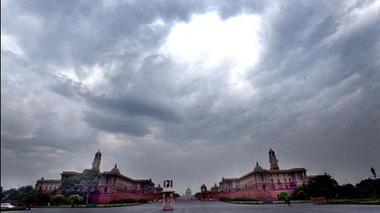 An overcast sky on a rainy day at Vijay Chowk in New Delhi. (HT file photo) An overcast sky on a rainy day at Vijay Chowk in New Delhi. (HT file photo)