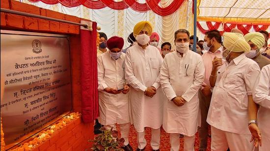 Punjab rural development minister Tript Rajinder Bajwa, education minister Vijay Inder Singla and health minister Balbir Singh Sidhu at the site of the new government school in Sector 65, Mohali, on Monday. (HT PHOTO) Punjab rural development minister Tript Rajinder Bajwa, education minister Vijay Inder Singla and health minister Balbir Singh Sidhu at the site of the new government school in Sector 65, Mohali, on Monday. (HT PHOTO)
