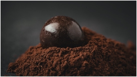 Have food rich in magnesium: Experts suggest having food with high magnesium content like hemp seeds and raw cacao powder eases period cramps.(Unsplash)
