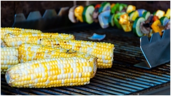 Butter parmesan corn (6 servings): Preheat oven to 375ºF (190ºC). Take six corns, coat them with a layer of butter, roll it on parmesan cheese, place it in a baking tray, season with some salt and pepper and bake for 25 minutes.(Unsplash)