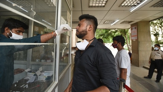 Gautam Buddh Nagar on Tuesday recorded 68 new cases that pushed its overall tally to 62,424 with 947 active cases. In picture: Covid-19 testing at the Sector 20 district hospital in Noida. (HT Photo ) Gautam Buddh Nagar on Tuesday recorded 68 new cases that pushed its overall tally to 62,424 with 947 active cases. In picture: Covid-19 testing at the Sector 20 district hospital in Noida. (HT Photo )