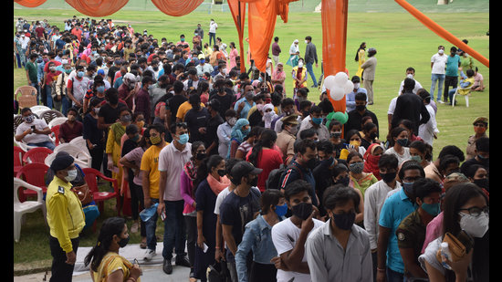 Long queues at Atal Bihari Vajpayee Ekana stadium and a crowd trying to enter the vaccination centre at the stadium; social distancing norms flouted at KD Singh ‘Babu’ stadium as people queued up for mega vaccination drive and women showing victory sign after taking the jab. (Deepak Gupta/HT) Long queues at Atal Bihari Vajpayee Ekana stadium and a crowd trying to enter the vaccination centre at the stadium; social distancing norms flouted at KD Singh ‘Babu’ stadium as people queued up for mega vaccination drive and women showing victory sign after taking the jab. (Deepak Gupta/HT)