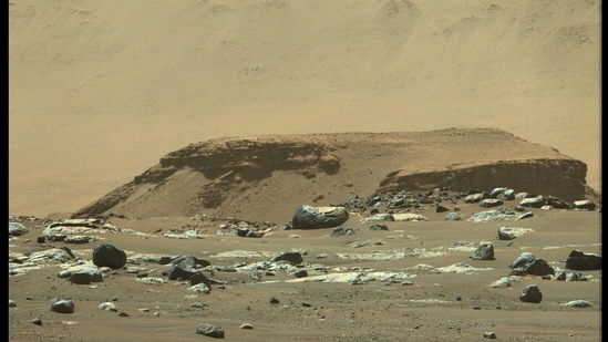 NASA’s Perseverance rover can see a remnant of a fan-shaped deposit of sediments known as a delta with its Mastcam-Z instrument. Scientists believe this delta is what remains of the confluence between an ancient river and a lake at Mars’ Jezero Crater.(NASA/JPL-Caltech/ASU/MSSS)