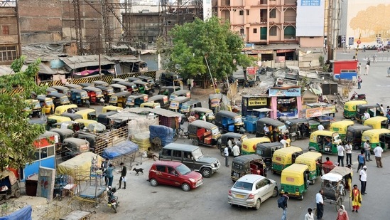 Auto rickshaws parked near Patna railway junction in Patna, Bihar. (Santosh Kumar /Hindustan Times) Auto rickshaws parked near Patna railway junction in Patna, Bihar. (Santosh Kumar /Hindustan Times)