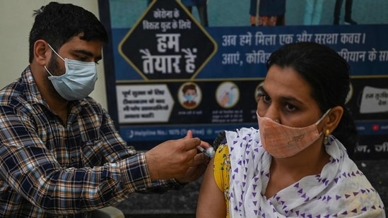A health worker inoculates a woman with a dose of the Covishield vaccine at a civil hospital in Jind in Haryana. (AFP) A health worker inoculates a woman with a dose of the Covishield vaccine at a civil hospital in Jind in Haryana. (AFP)
