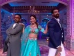 Madhuri Dixit along with Tushar Kalia and Dharmesh Yelande danced to Kajra Re. Madhuri Dixit along with Tushar Kalia and Dharmesh Yelande danced to Kajra Re.