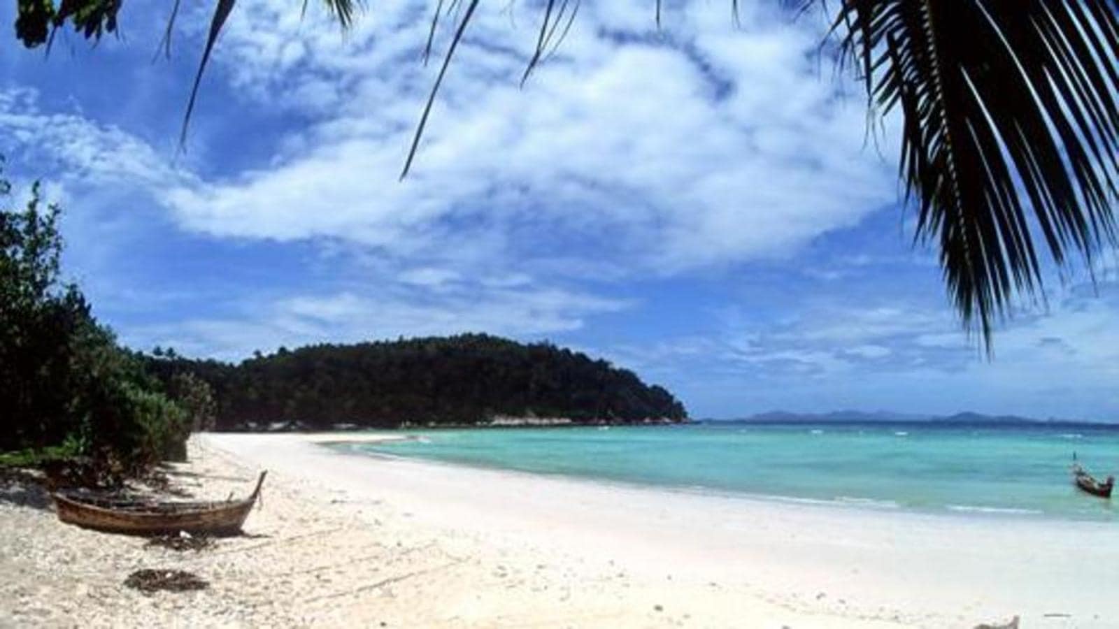 Developing the sister islands of Indian Ocean